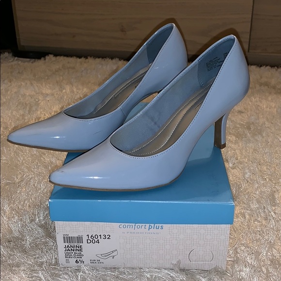 comfort plus by Predictions Shoes - Blue heels (feel free to offer) :)